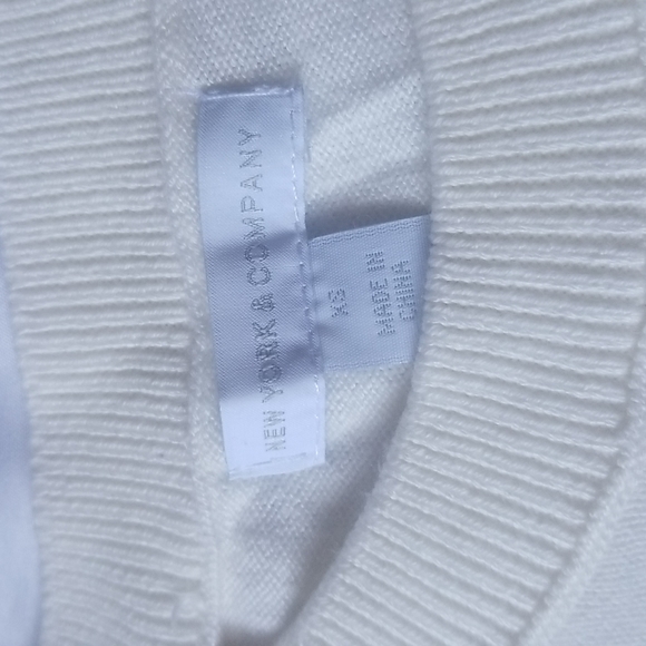 New York & Company Women's Sweater with beads size extra small - Picture 3 of 8